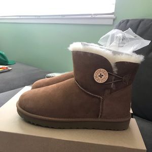 Ugg mini bailey button